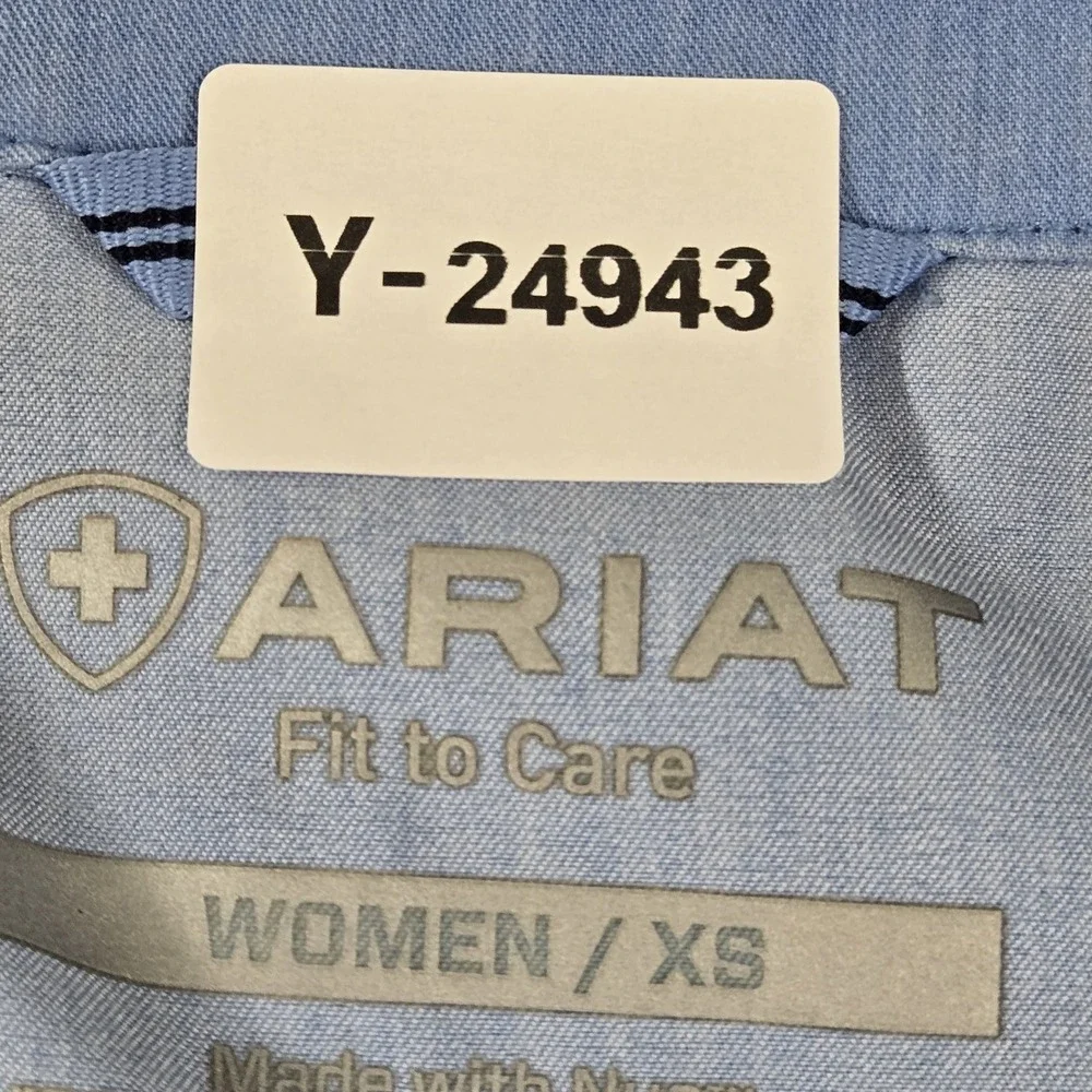 Ariat Women‎ Scrub Top XS Blue Logo Embroidery Nua Short Sleeve